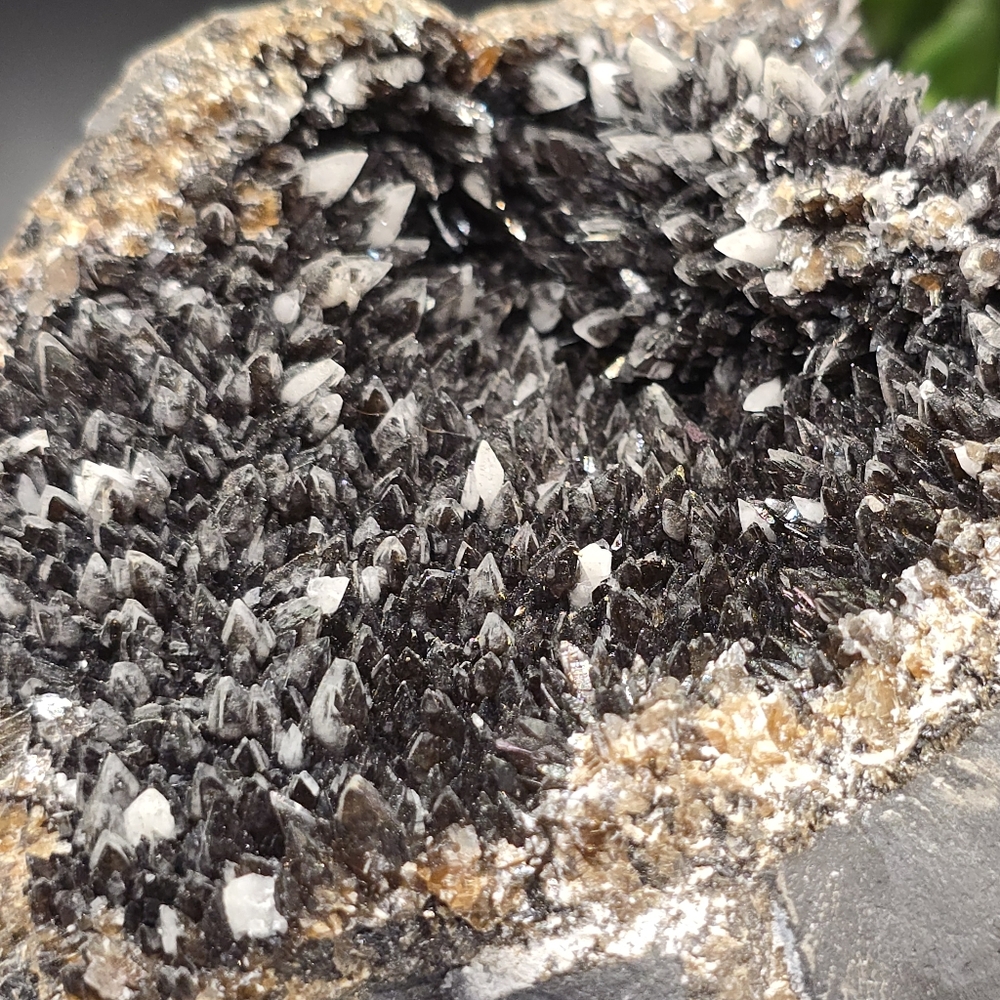 Dogtooth calcite on Iridescent calcite Oskaloosa Iowa